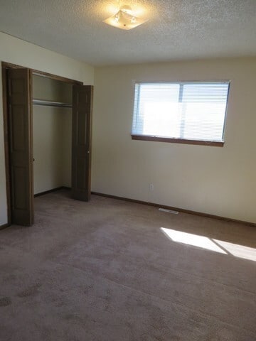 Building Photo - 3 bedroom Ranch Style Duplex backing to open space.