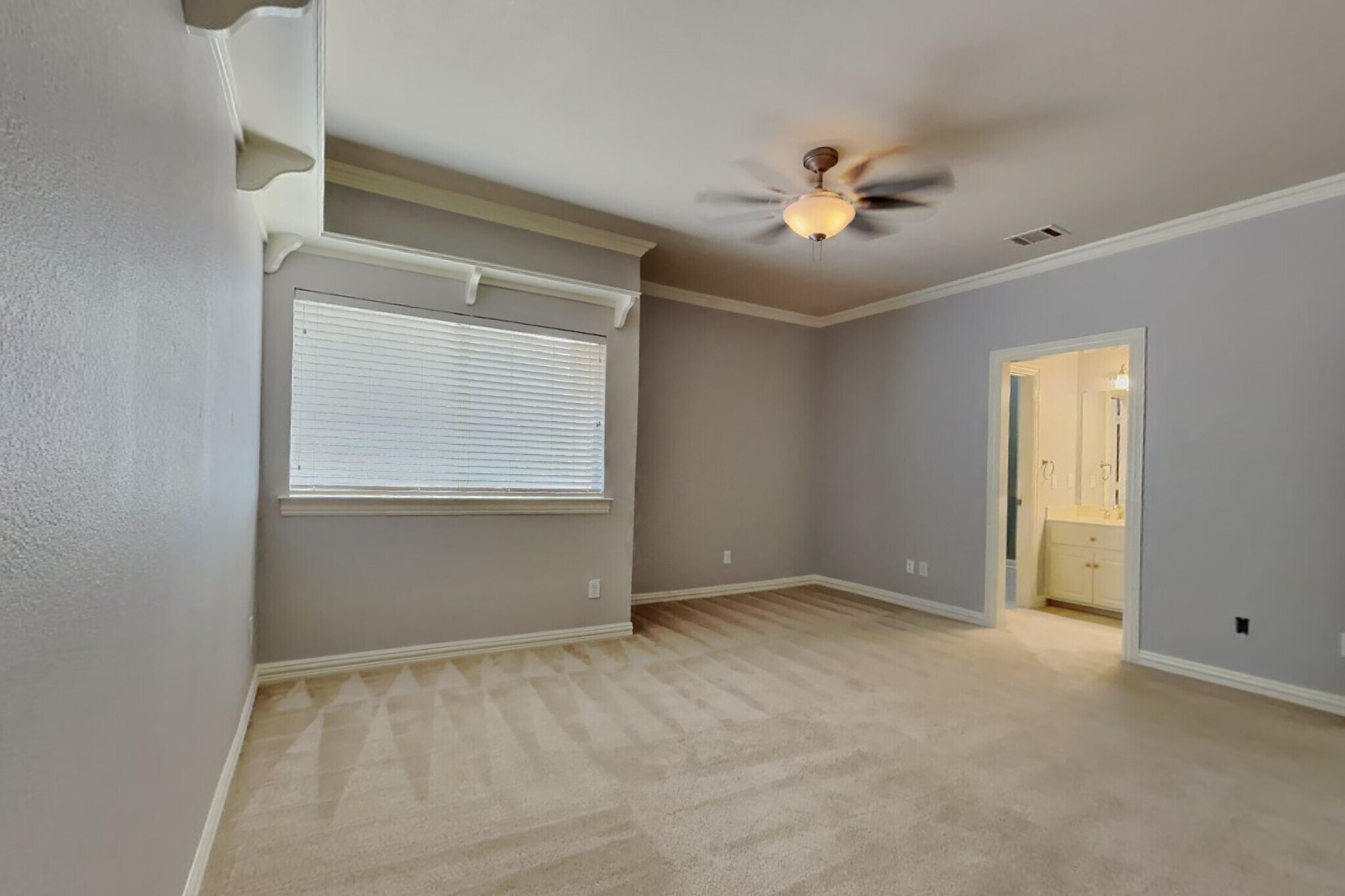 Building Photo - 4020 Oakmeadow Dr