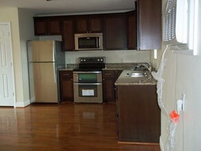 Building Photo - 401 Willard St