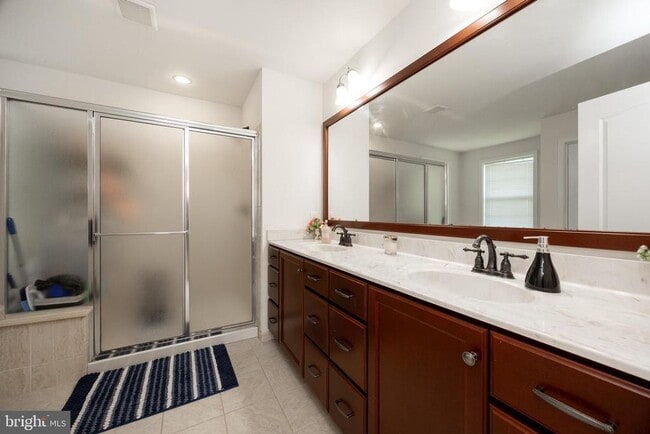 Building Photo - 71 Iron Hill Way