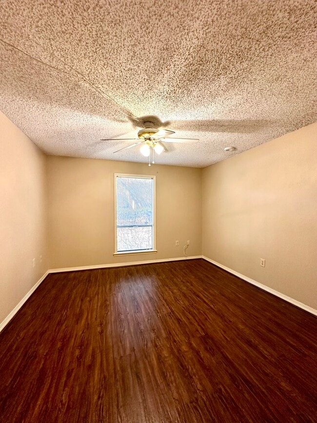 Building Photo - 3BR 2BA LSU Area