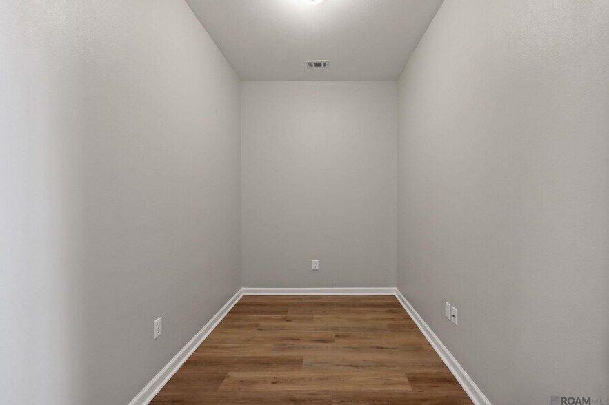 Building Photo - 17455 Berkshire Dr