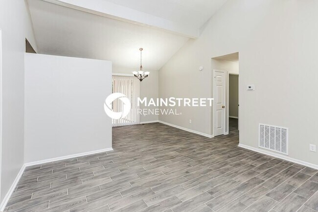Building Photo - 3 Bedroom Pet-Friendly Home in Snellville, GA with Main Street Renewal