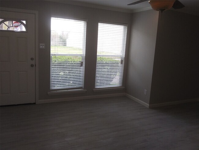 Building Photo - 9411 Bassoon Dr