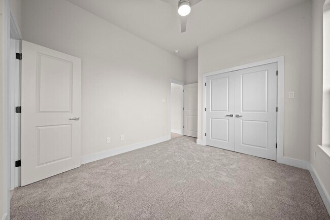 Building Photo - 4525 Davenport St