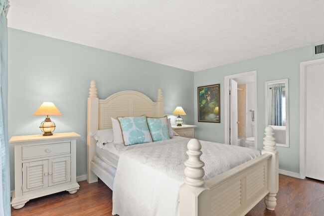 Building Photo - 1300 Seaway Dr