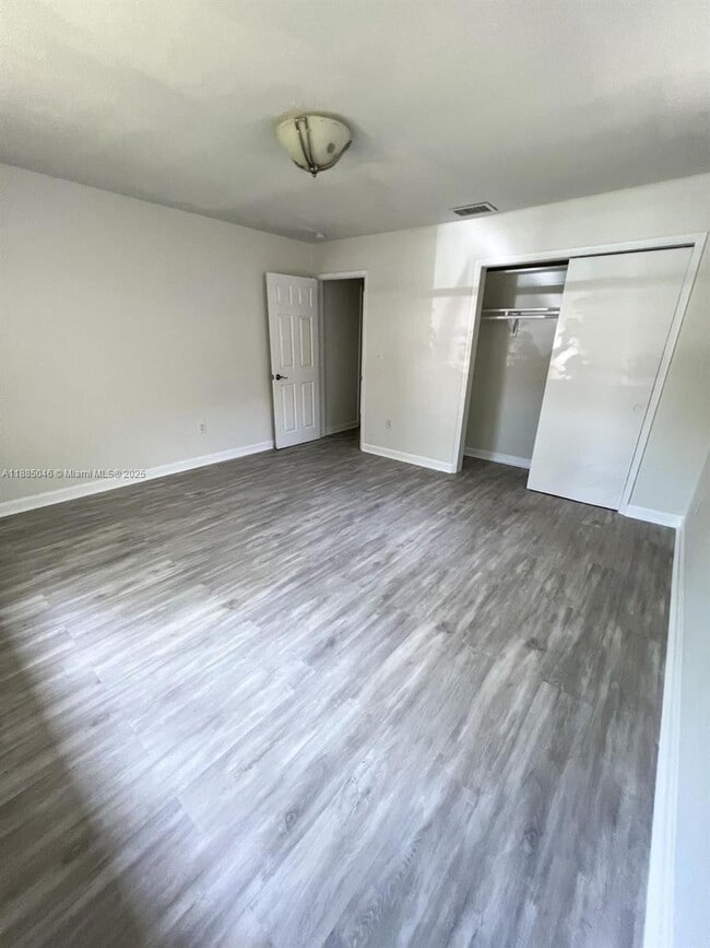 Building Photo - 411 NE 88th St