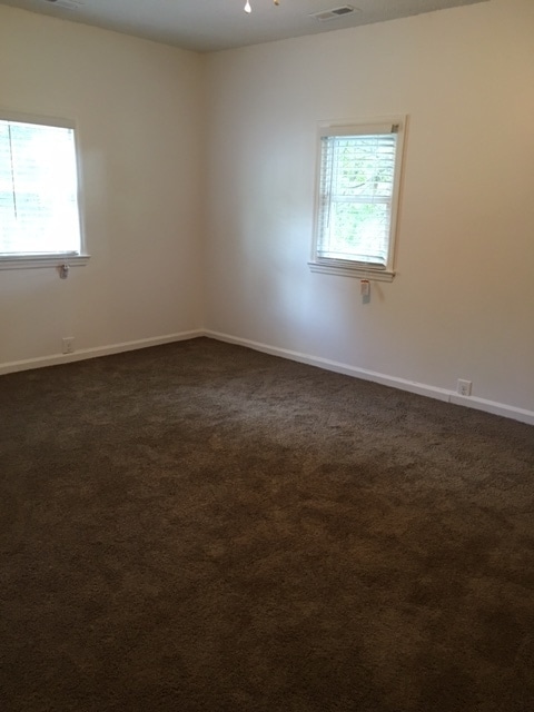 Building Photo - 2 bedroom House in Bridgeton - Lawn Care I...