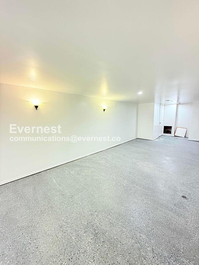 Building Photo - 3 Bed/1 Bath Home with Modern Amenities / Pet-Friendly / Vouchers Accepted / Available Now!