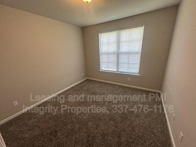 Building Photo - 204 Verger Dr