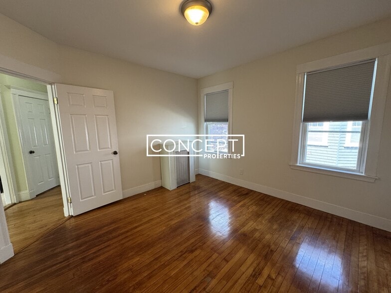 Building Photo - 158 Willow St