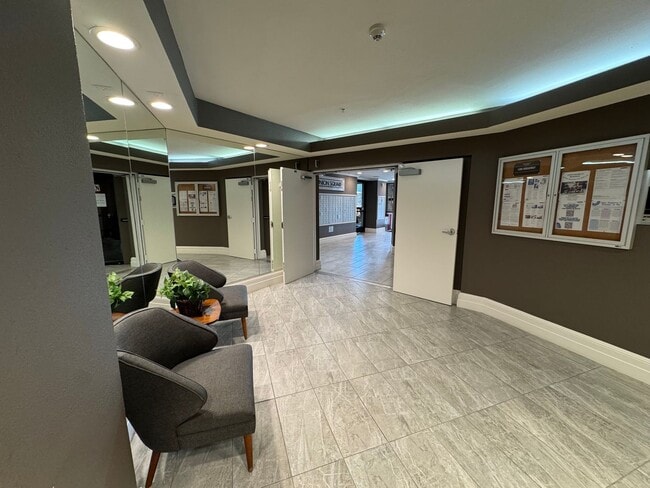 Building Photo - 3 Bedroom 2 Bathroom down town San Diego