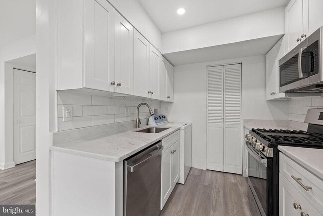 Building Photo - 8157 Community Dr