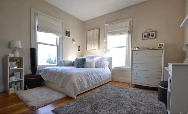 Building Photo - Modern 4-Bed, 2-Bath Near BU — Newly Renov...