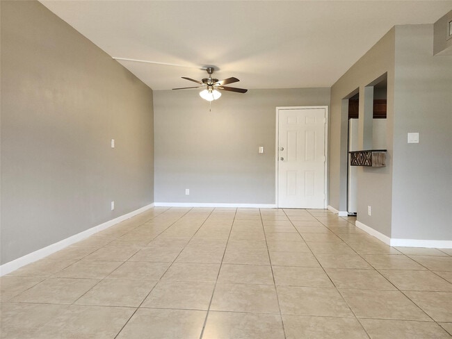 Building Photo - 475 SE 8th St