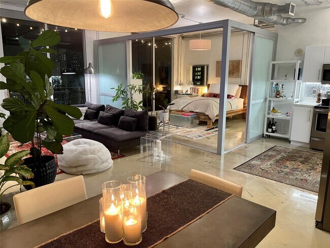 Building Photo - 444 N E St