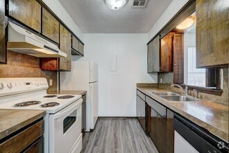 Building Photo - Spacious 1 Br 1 Ba available for loft for ...
