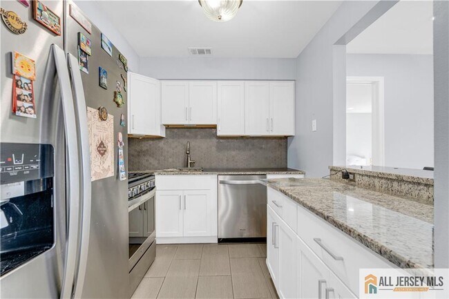 Building Photo - 1027 Waterford Dr