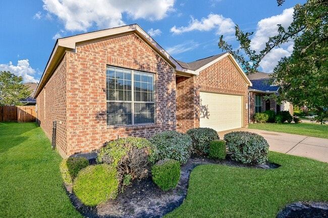 Building Photo - 15406 Key Crest Ln