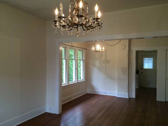 Building Photo - 516 N 6th St