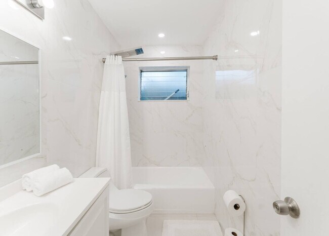 Building Photo - 4017 Monroe St