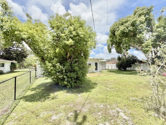 Building Photo - 4149 Prudence Dr
