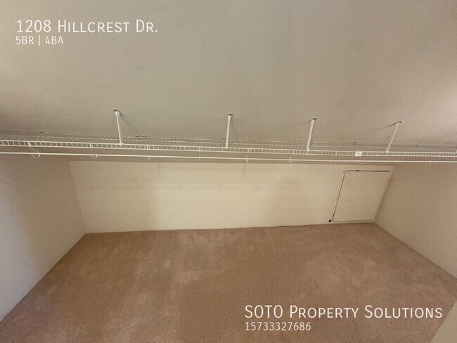 Building Photo - 1208 Hillcrest Dr