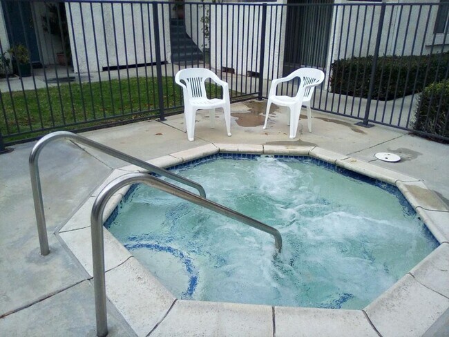 Building Photo - Beautiful 3 Bedroom Unit in Placentia