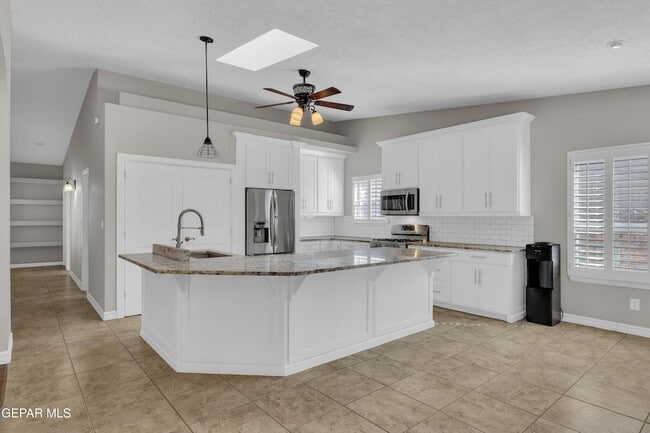 Building Photo - 232 Ave Mirador
