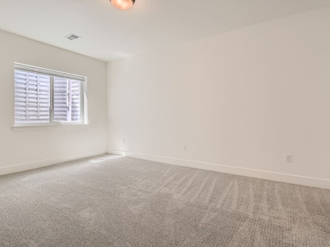 Building Photo - Spacious 4BR Home w/ Bonus Room in Cherry Creek School District!