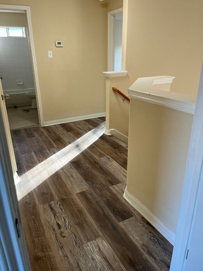 Building Photo - 21650 Falvel Sunset Ct