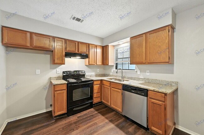 Building Photo - 210 Rolston Rd