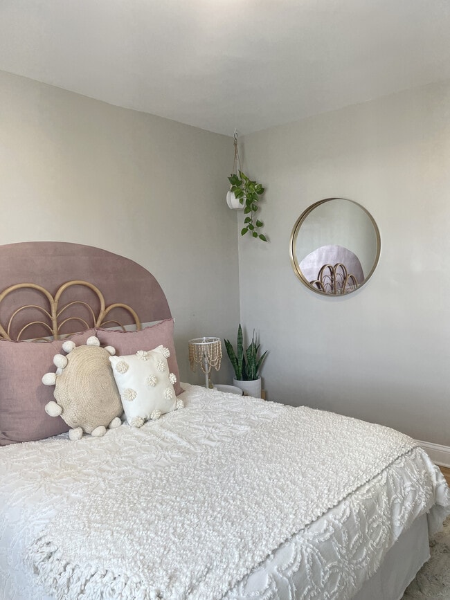 Building Photo - 1919 Grove Ave