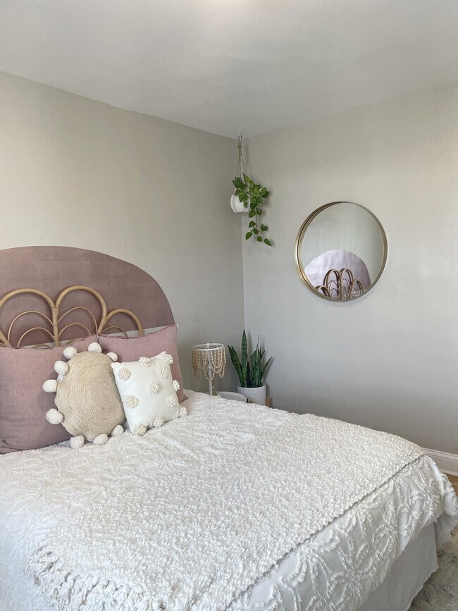 Building Photo - 1919A Grove Ave-35