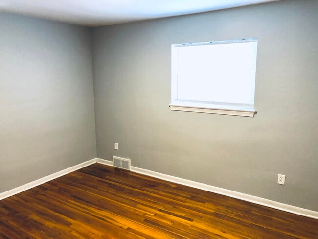 Building Photo - 924 E Windemere Ave