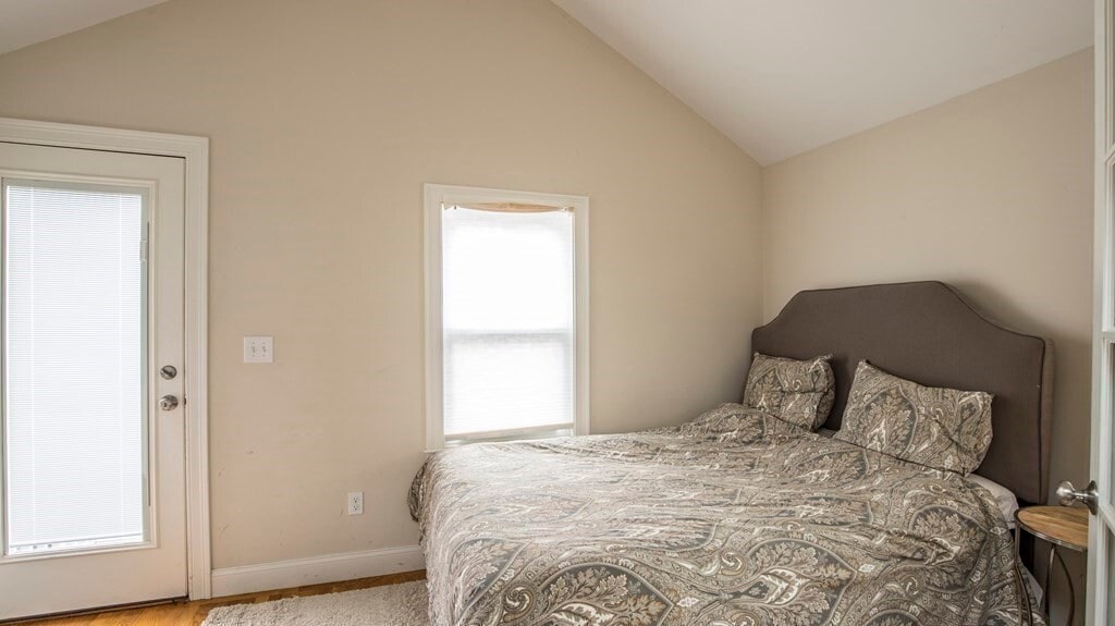 Building Photo - 12 Sargent St