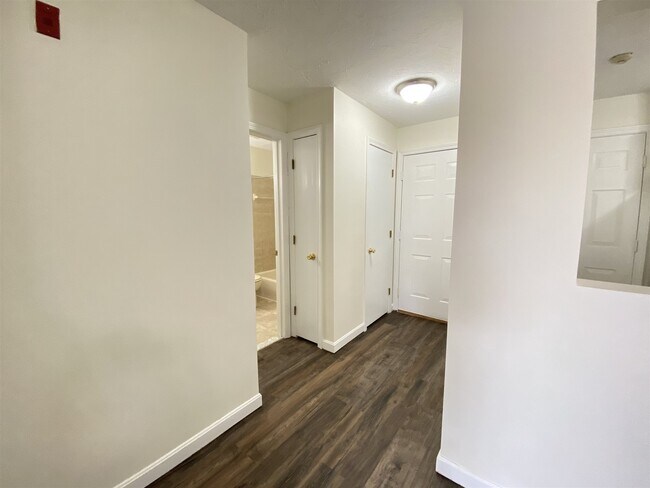 Building Photo - 385 Huse Rd