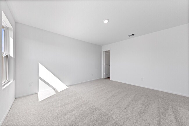 Building Photo - Cozy Living in Baytown