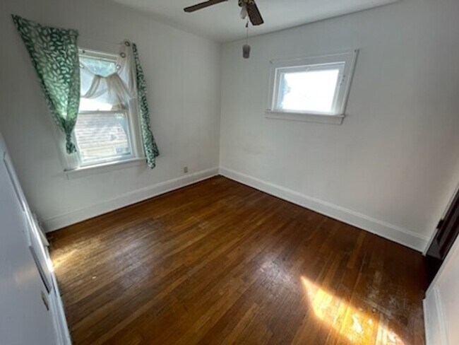 Building Photo - 3816 W 135th St