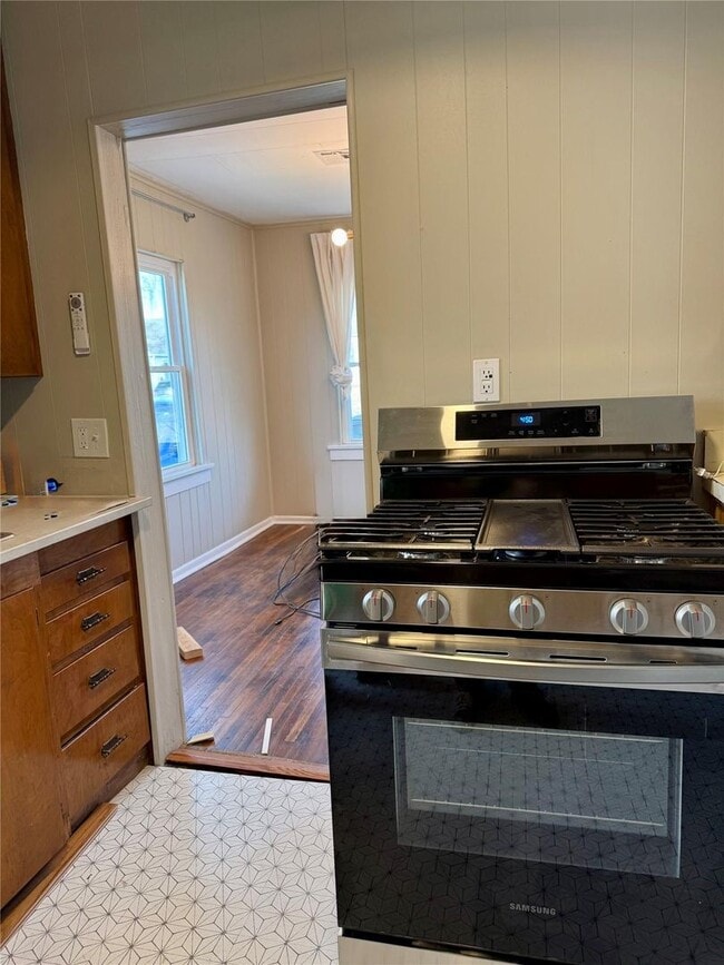 Building Photo - Great neighborhood, watchful neighbors, darling Midtown home near fairgrounds & TU.