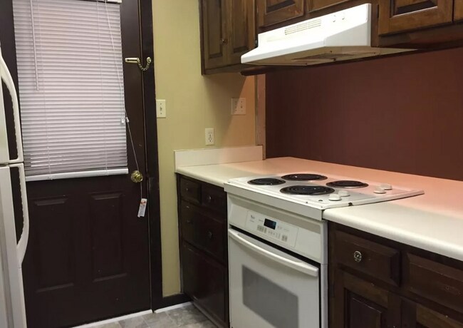 Building Photo - 3136 Tyndall Dr