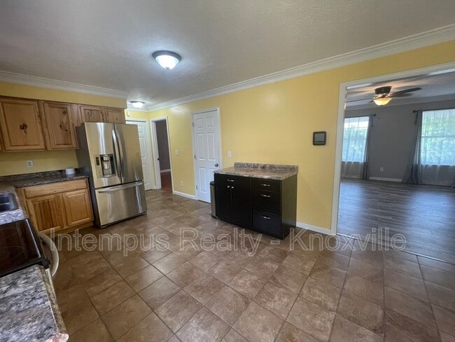 Building Photo - 7728 Chapel Bend Dr