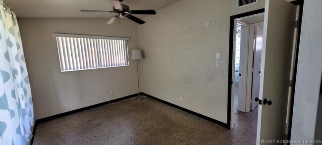 Building Photo - 4330 SW 10th St