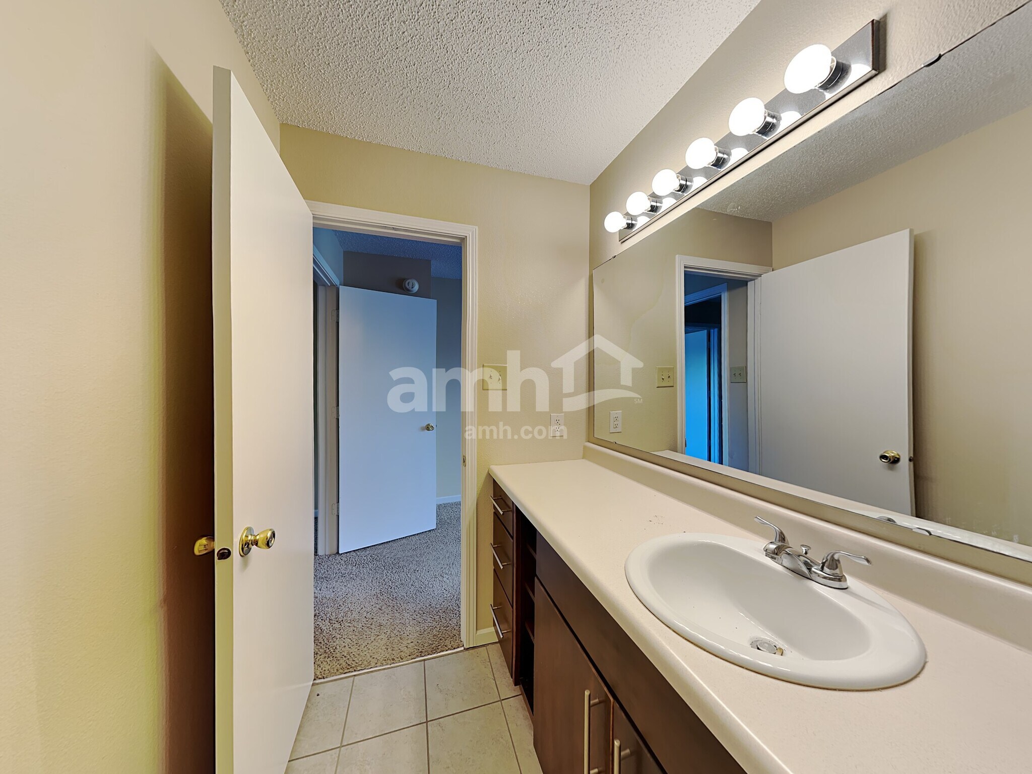Building Photo - 717 Hickory Pine Dr