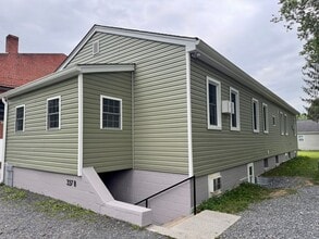 Building Photo - 337 Maple Ln