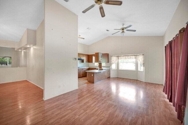 Building Photo - 1732 SW Lexington Dr