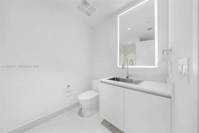 Building Photo - 700 NE 24th St