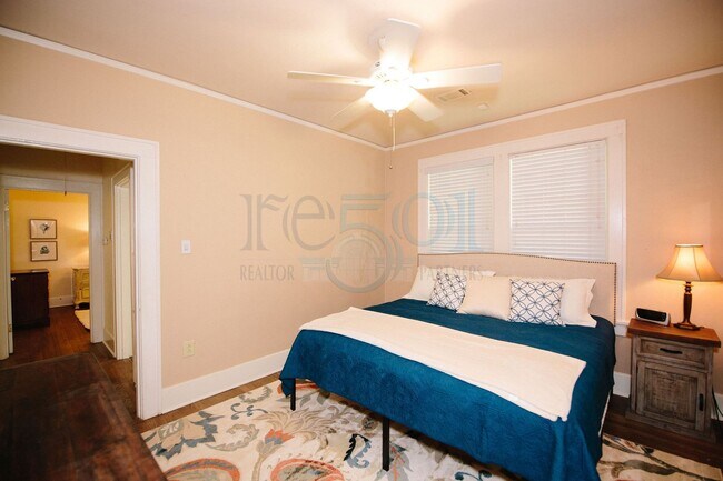 Building Photo - Yellow Bungalow in Hillcrest