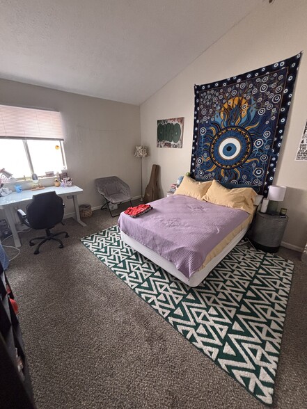 Apt 14 (3 Bedroom) - Phoenix on Court