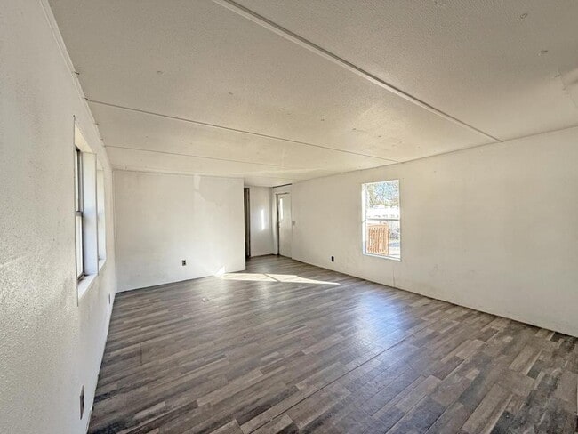 Building Photo - 260 Ponderosa Ln